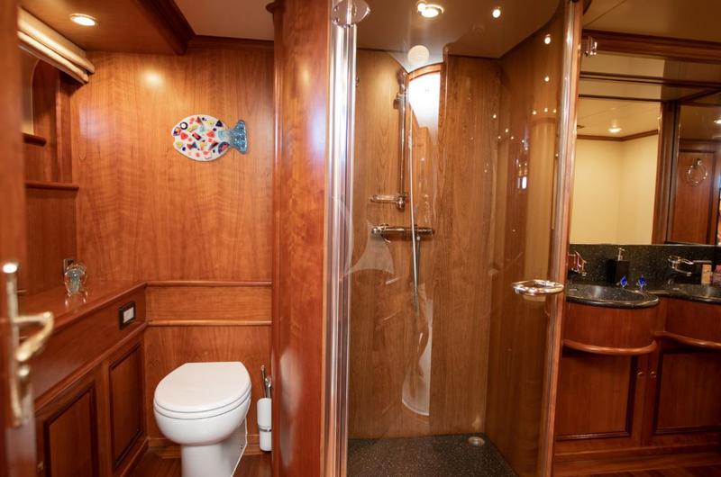 Book yachts online - motorboat - Motoryacht - Sea Breeze II - rent