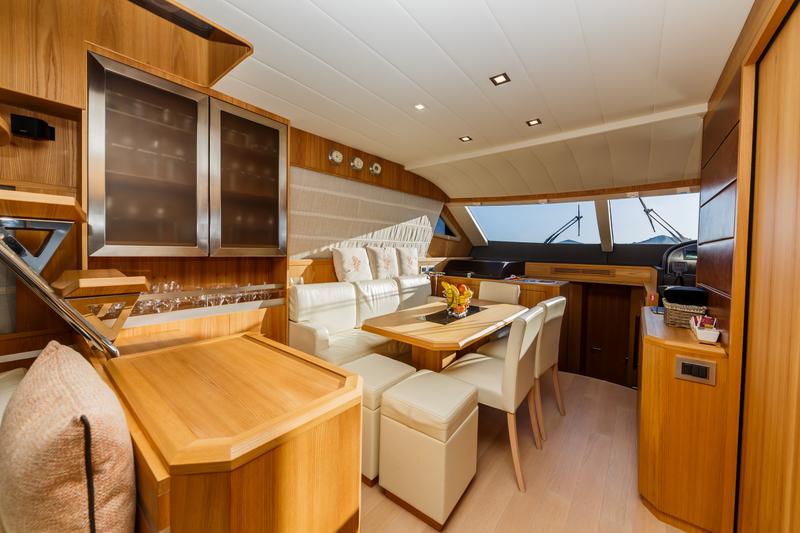 Book yachts online - motorboat - Cayman 70 - Secret Life - rent