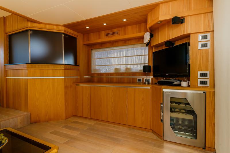 Book yachts online - motorboat - Cayman 70 - Secret Life - rent