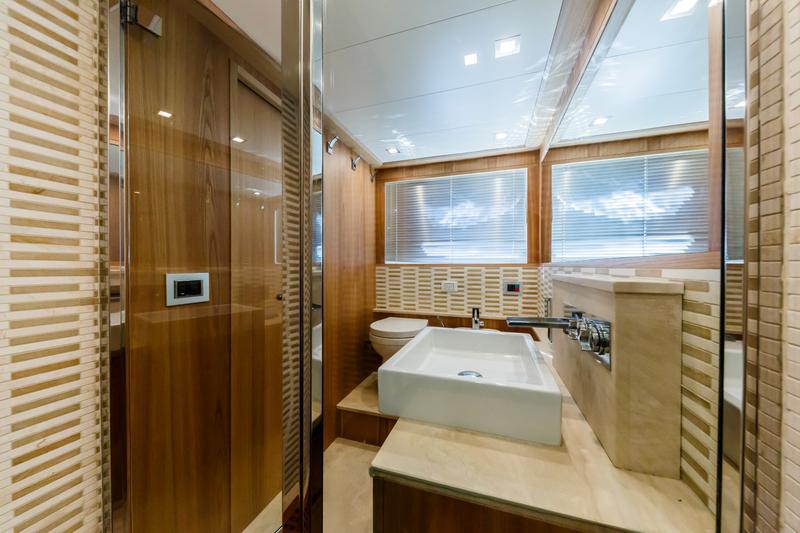 Book yachts online - motorboat - Cayman 70 - Secret Life - rent