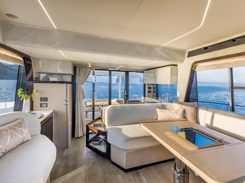 Book yachts online - motorboat - Absolute 47 Fly - VARDO - rent
