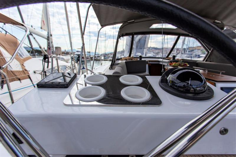 Book yachts online - sailboat - Dufour 530 - ANNA III - rent