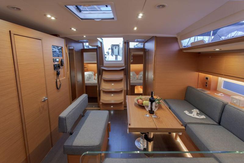 Book yachts online - sailboat - Dufour 530 - ANNA III - rent