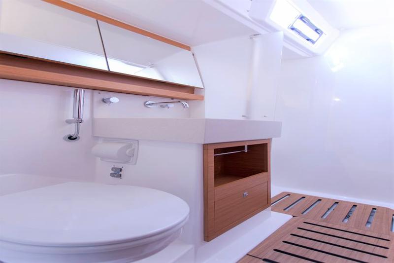 Book yachts online - sailboat - Dufour 530 - ASTRID - rent