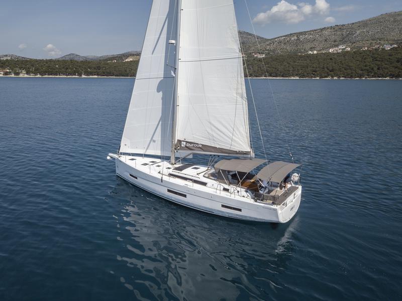 Book yachts online - sailboat - Dufour 530 - ASTRID - rent