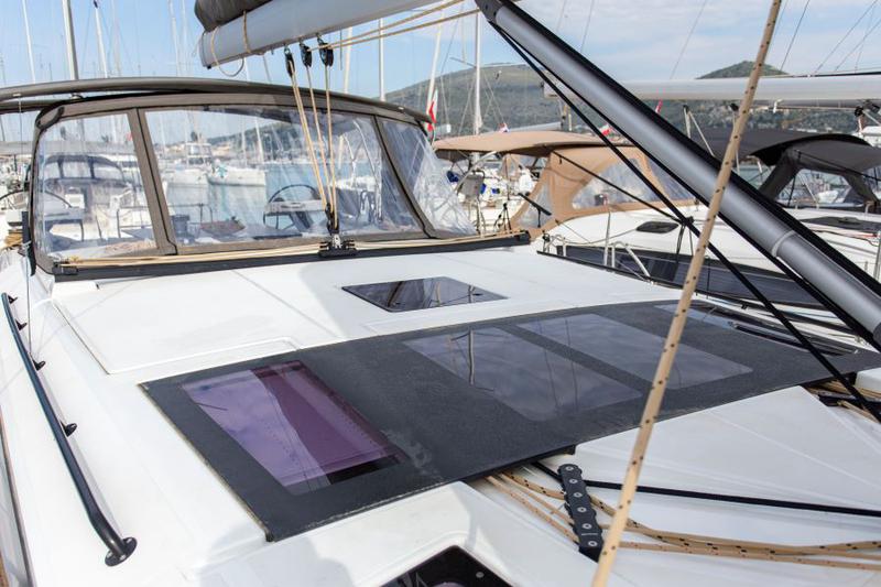 Book yachts online - sailboat - Dufour 530 - ASTRID - rent