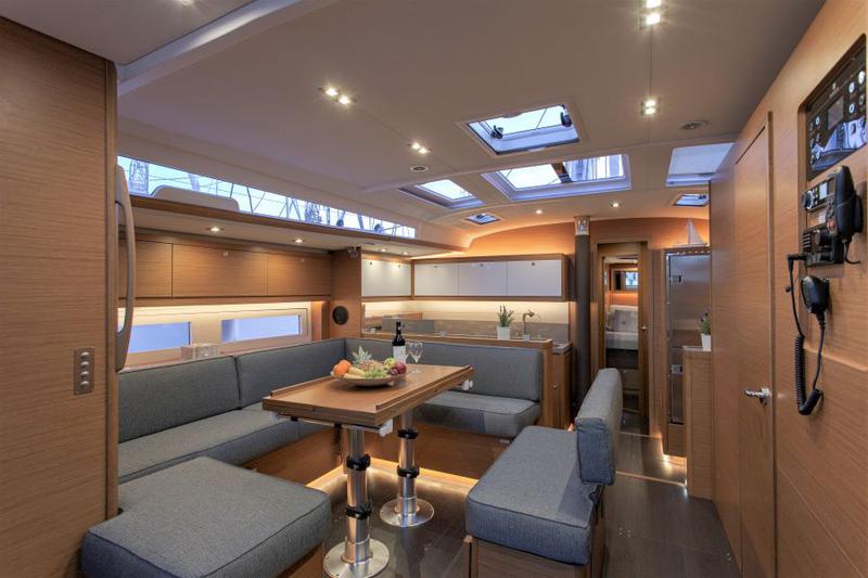 Book yachts online - sailboat - Dufour 530 - ASTRID - rent