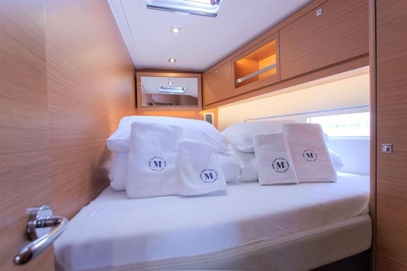 Book yachts online - sailboat - Dufour 530 - ASTRID - rent