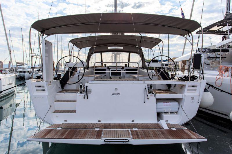 Book yachts online - sailboat - Dufour 530 - ASTRID - rent
