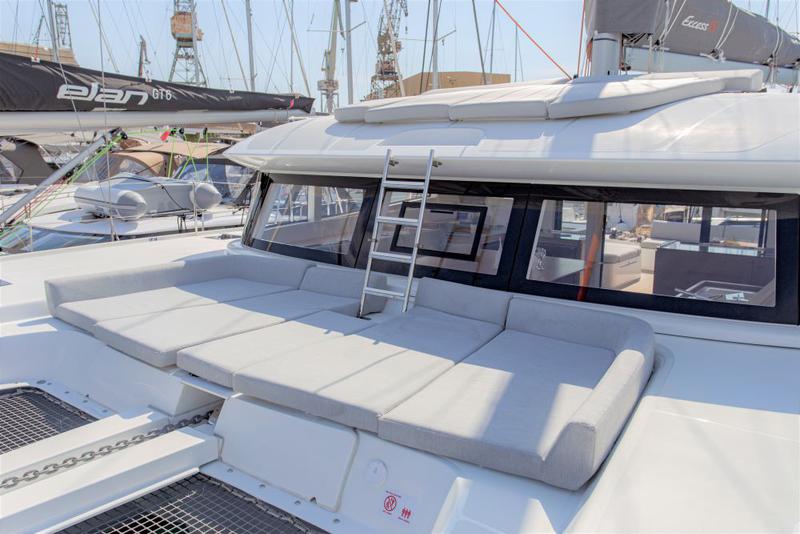 Book yachts online - catamaran - Excess 15 - WHITE LOTUS - rent