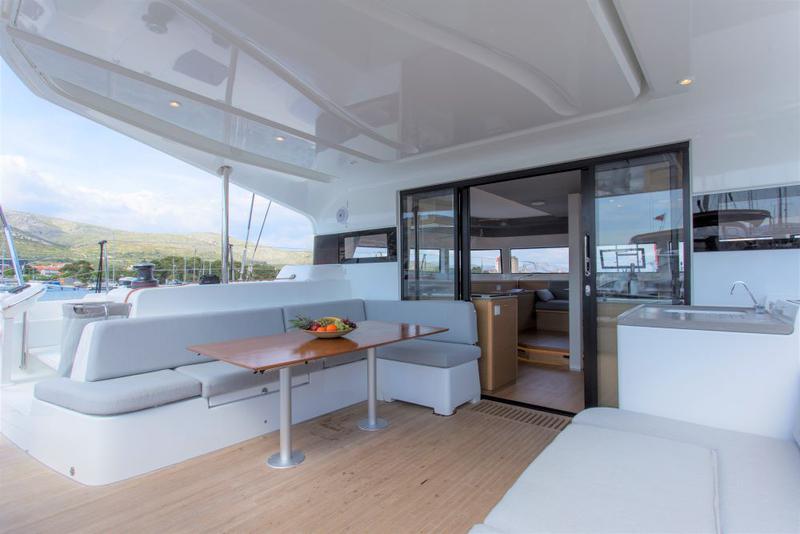 Book yachts online - catamaran - Excess 15 - WHITE LOTUS - rent
