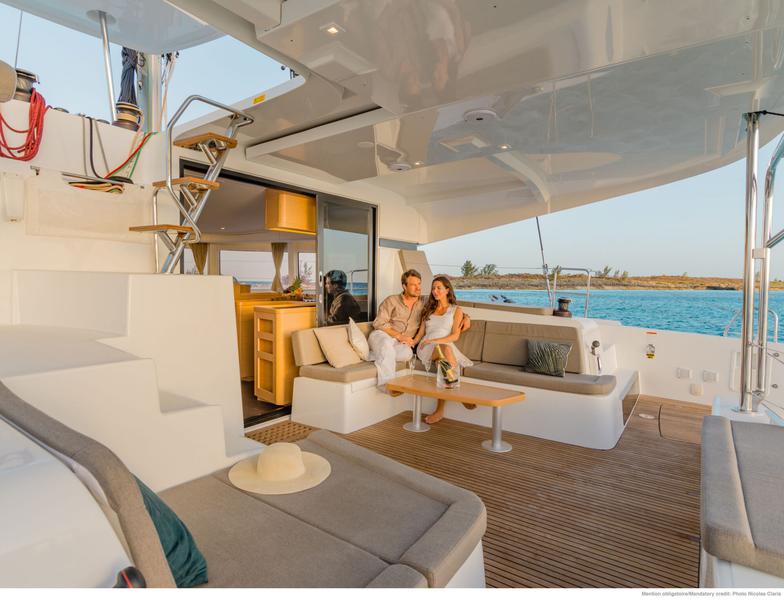 Book yachts online - catamaran - Lagoon 42 - AMFITRITE  - rent