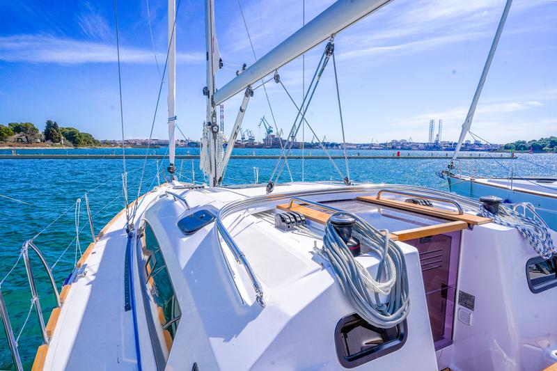 Book yachts online - sailboat - Dufour 430 - Levan - rent
