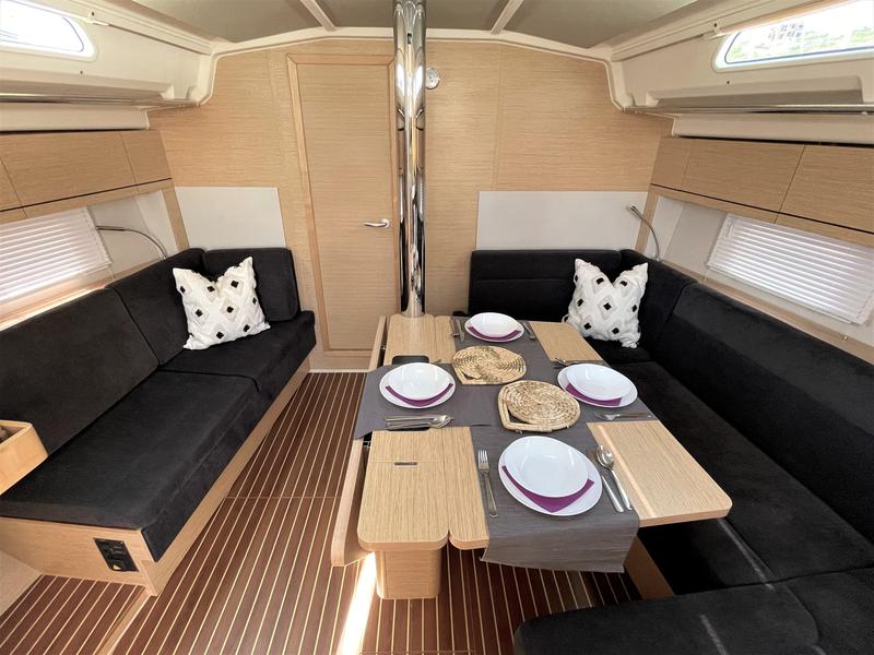 Book yachts online - sailboat - Hanse 418 - Infinity of Moments - rent