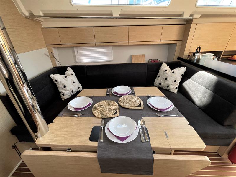 Book yachts online - sailboat - Hanse 418 - Infinity of Wisdom - rent
