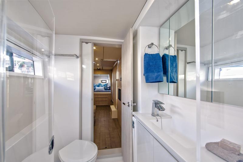 Book yachts online - catamaran - Leopard 40 - 3 cab - DAMLA - rent
