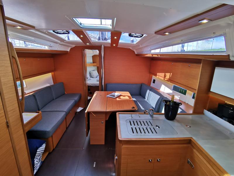 Book yachts online - sailboat - Dufour 390 Grand Large - Antares - rent