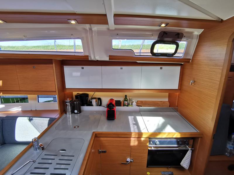 Book yachts online - sailboat - Dufour 390 Grand Large - Antares - rent
