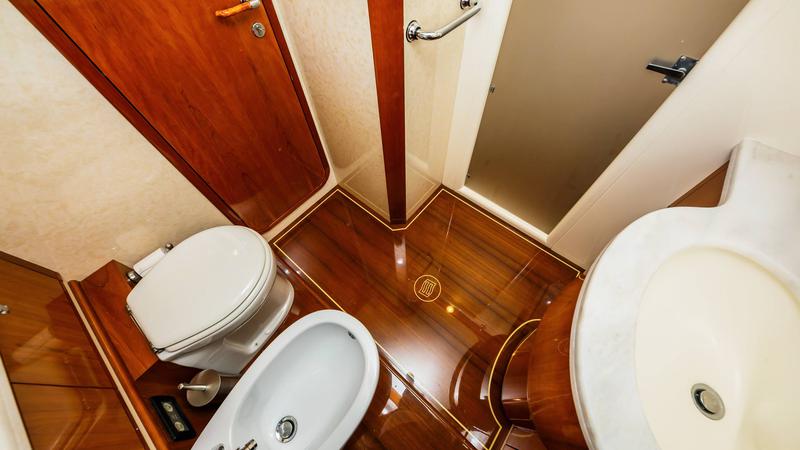 Book yachts online - motorboat - Ferretti 760 - Quo Vadis I - rent