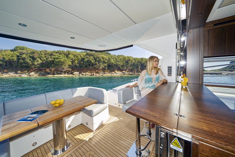 Book yachts online - motorboat - Sunseeker Manhattan 55 - Apolo - rent