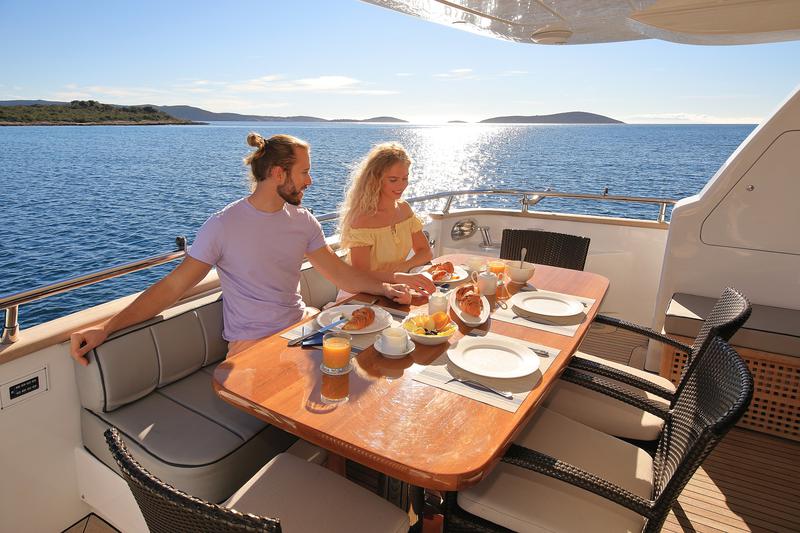 Book yachts online - motorboat - Maiora 20S - Hope I - rent