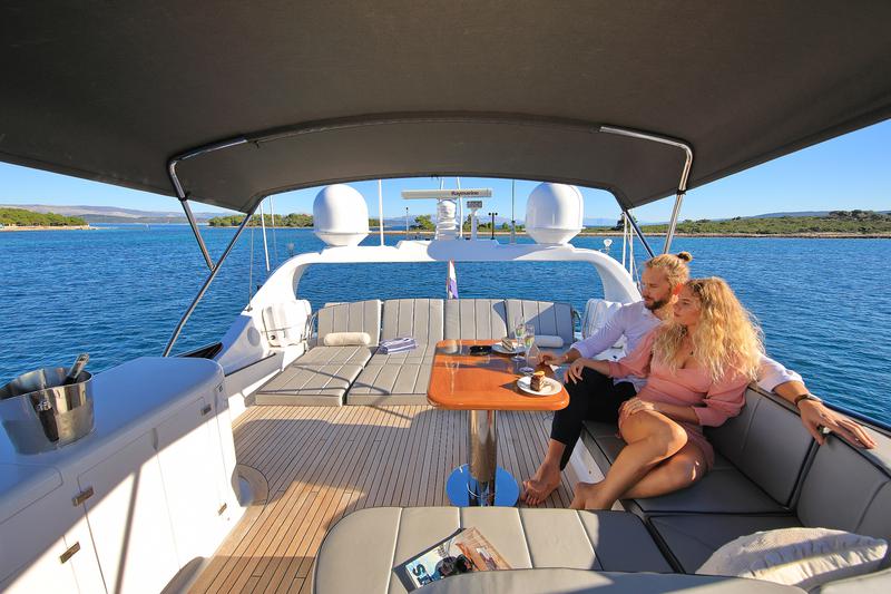 Book yachts online - motorboat - Maiora 20S - Hope I - rent