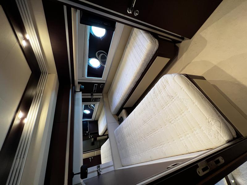 Book yachts online - motorboat - Dominator 680 S - QUO VADIS - rent