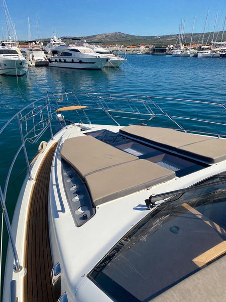 Book yachts online - motorboat - Galeon 550 Sky - GREMIX - rent
