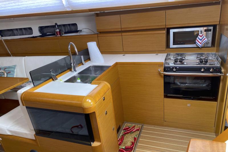 Book yachts online - sailboat - Sun Odyssey 439 Performance - Moonlight - rent