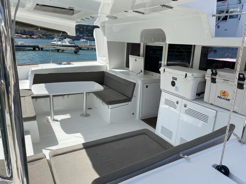 Book yachts online - catamaran - Lagoon 450F/4 cab - Pyrosea - rent