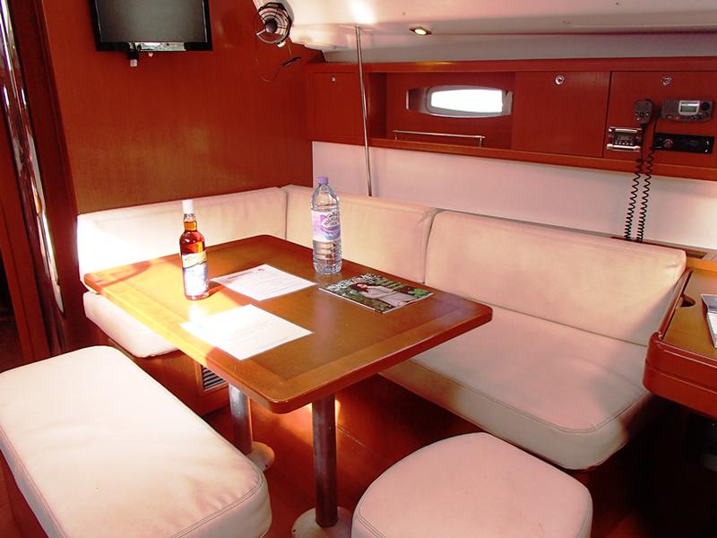 Book yachts online - sailboat - Beneteau Oceanis 43 - No Regrets - rent