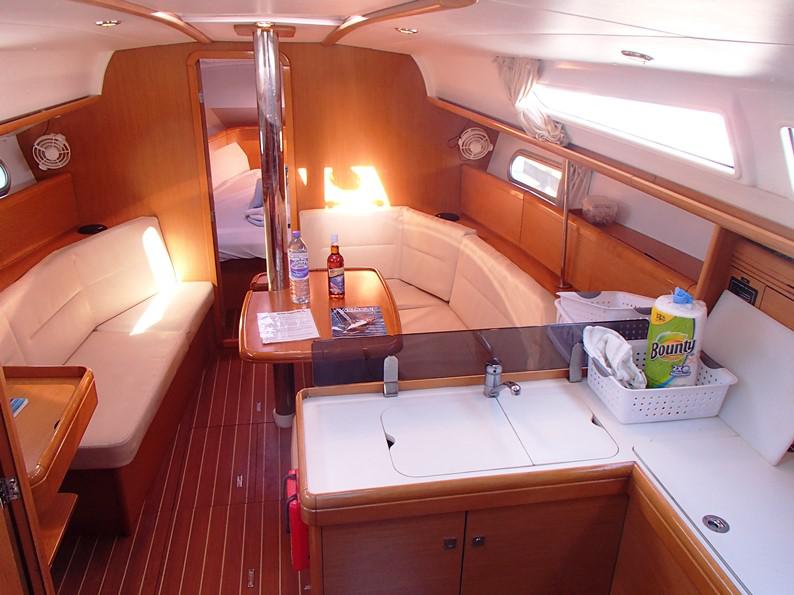 Book yachts online - sailboat - Jeanneau Sun Odyssey 36i - Vibeke - rent