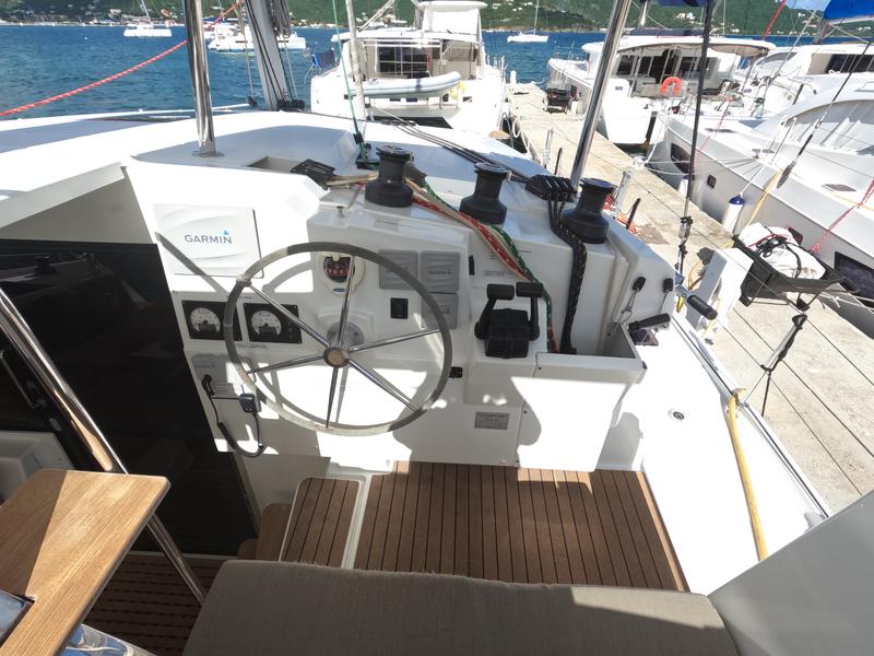 Book yachts online - catamaran - FP Lucia 40 - Lucky Cat - rent