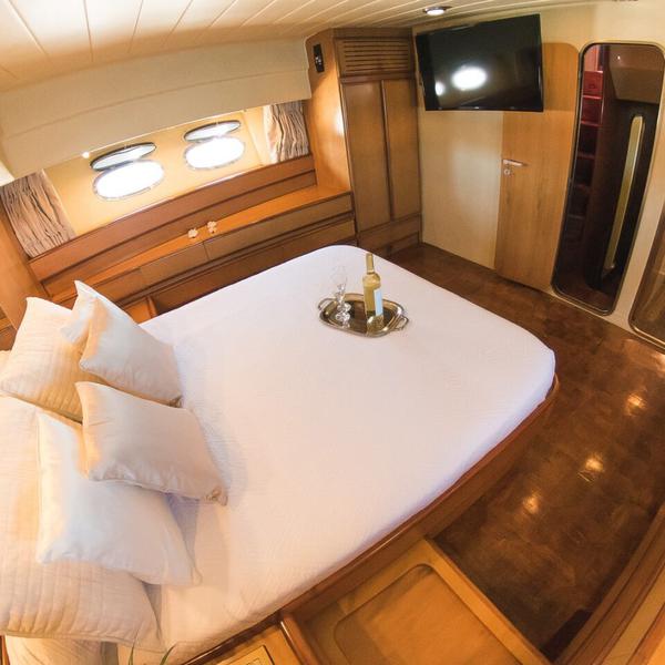Book yachts online - motorboat - Posillipo Technema 67 - Temptation - rent