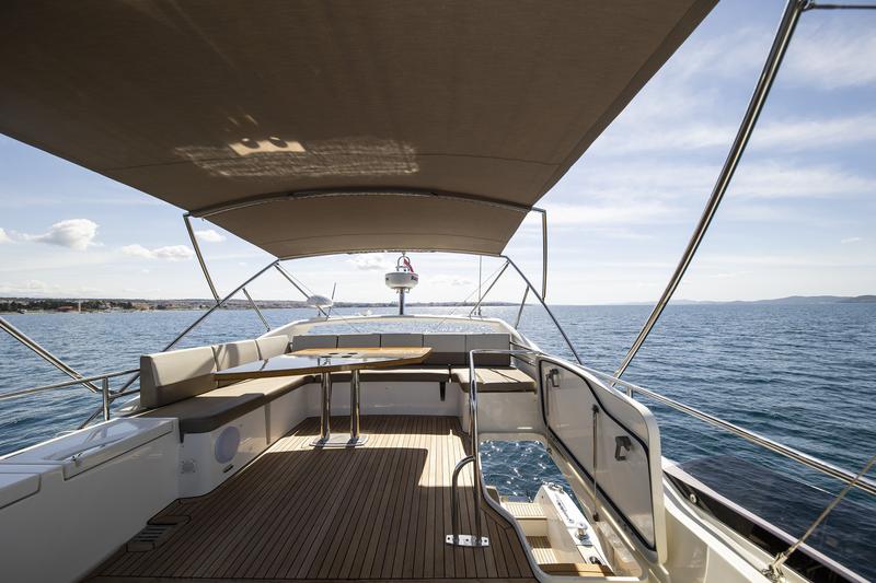 Book yachts online - motorboat - Prestige 550 Fly - Floria - rent