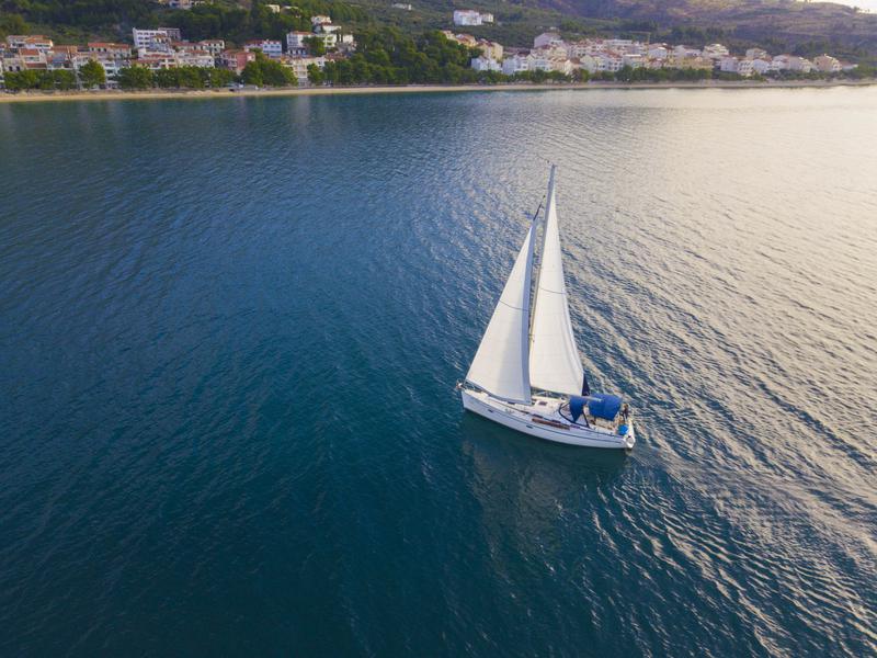 Book yachts online - sailboat - Bavaria 40 Cruiser - "LADY BUTTERFLY" - rent