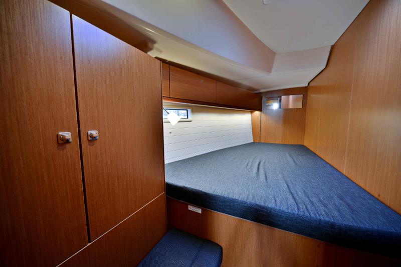 Book yachts online - sailboat - Bavaria 46 Cruiser - Captain John - rent