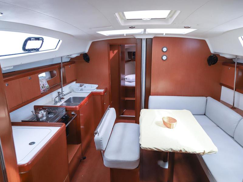 Book yachts online - sailboat - Oceanis 43 - MOJITO - rent