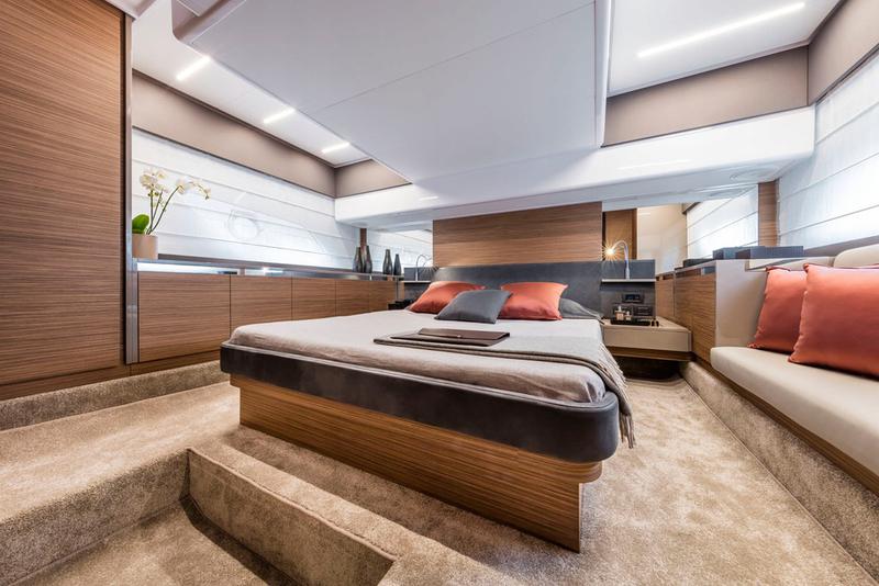 Book yachts online - motorboat - Ferretti 450 - Betty - rent