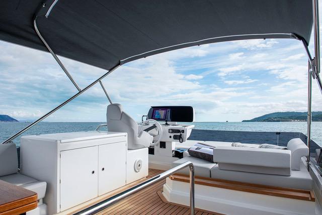 Book yachts online - motorboat - Ferretti 500 - Roch Antonio - rent