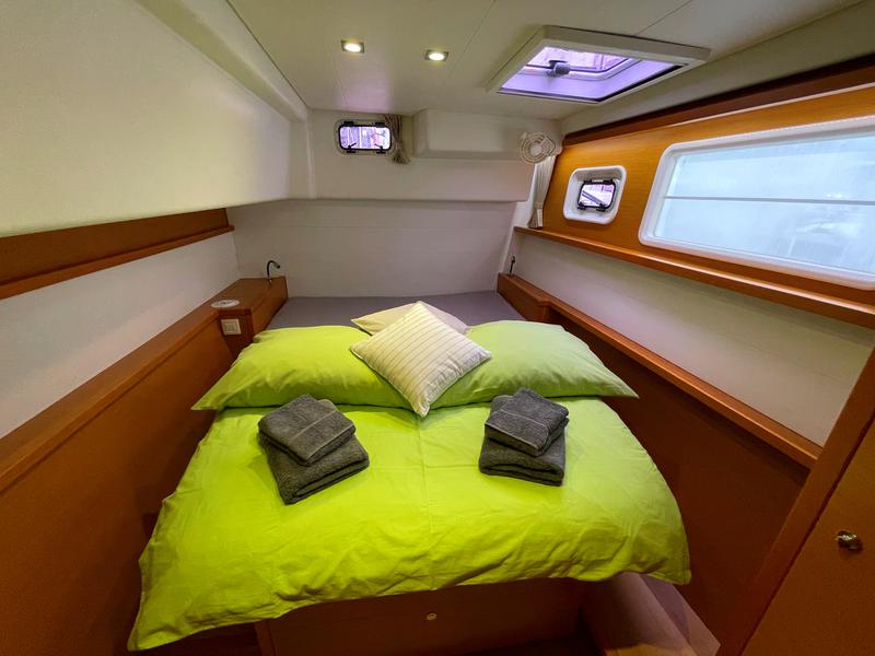 Book yachts online - catamaran - Lagoon 450 F - GREY GOOSE II - rent