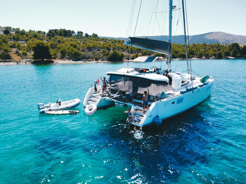 Book yachts online - catamaran - Lagoon 450 F - GREY GOOSE II - rent