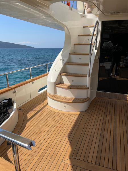 Book yachts online - motorboat - Azimut 80 - Alibi - rent