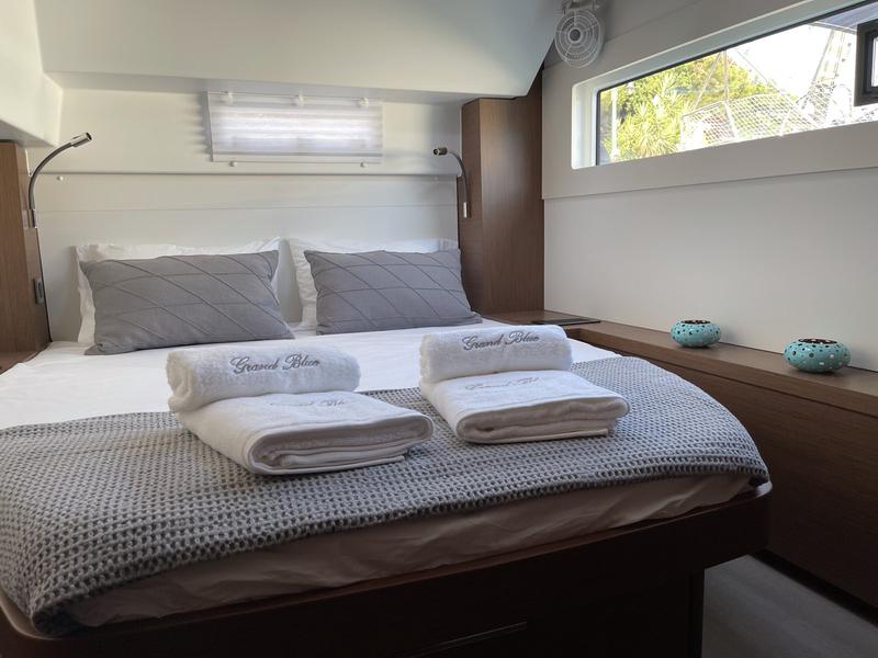 Book yachts online - catamaran - Lagoon 46 - Grand Blue - rent