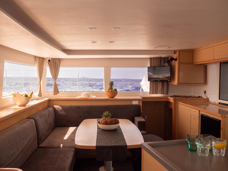 Book yachts online - catamaran - Lagoon 450 Fly - Butterfly - rent