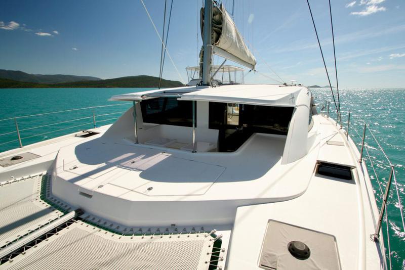 Book yachts online - catamaran - Leopard 48 - Black Swan - rent