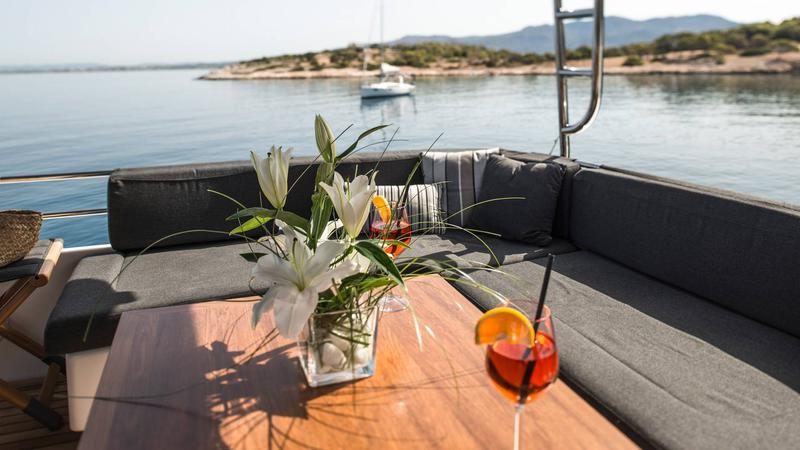 Book yachts online - catamaran - Lagoon 560 S2 - Alyssa - rent