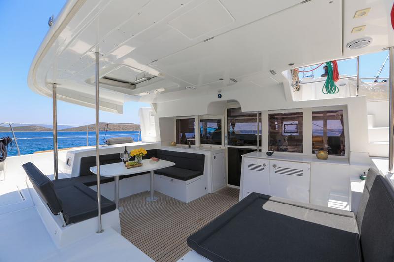 Book yachts online - catamaran - Lagoon 450 - La Luna-1 - rent