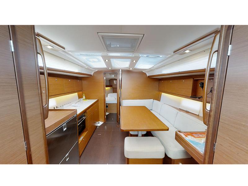 Book yachts online - sailboat - Dufour 390 Grand Large - Nika - rent