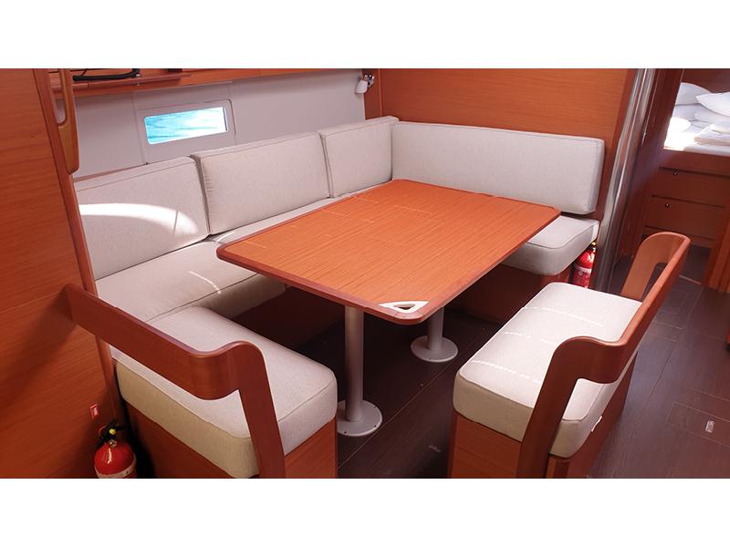 Book yachts online - sailboat - Dufour 430 Grand Large - Calando - rent